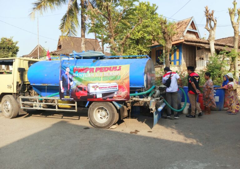 Desa Alami Kekeringan, PMPR Salurkan Air Bersih di Kabupaten Rembang!